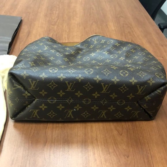 Louis Vuitton Bag - Picture 6 of 9